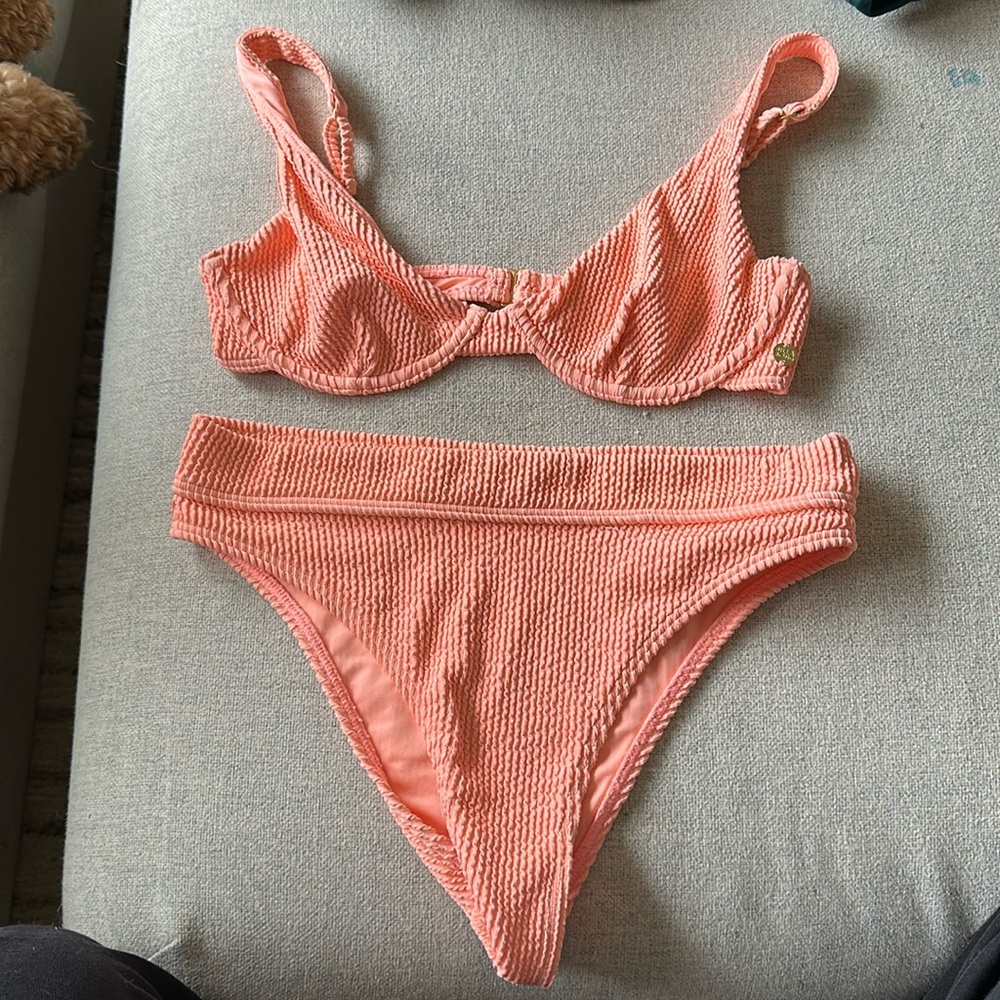 Billabong ribbed bikini size m bottom, s top